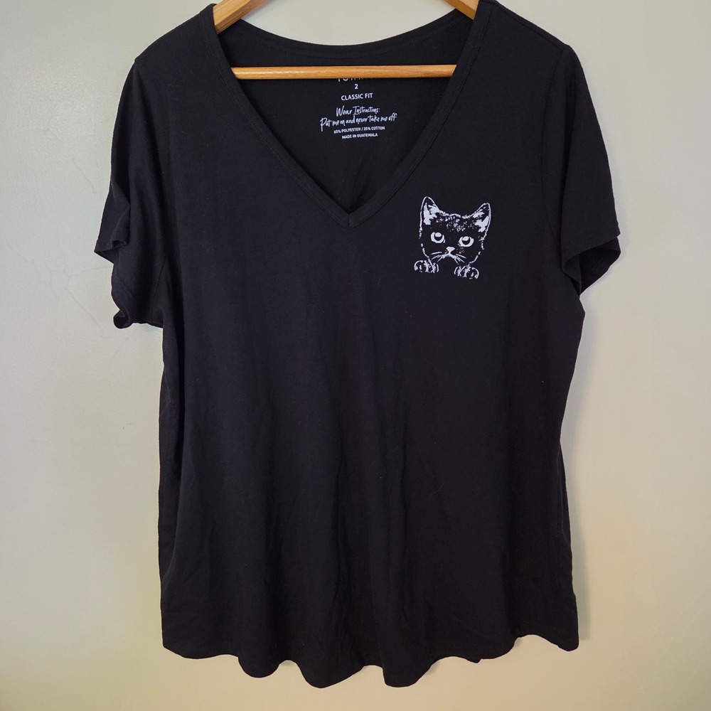 Torrid Womens Plus Size 2 Black V-Neck Peeking Cat Graphic Tee Classic Fit
